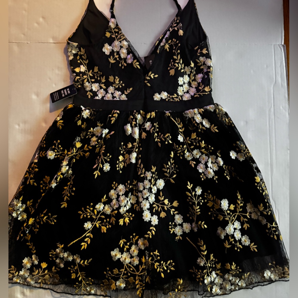 Floral lace Express dress - Picture 2 of 7